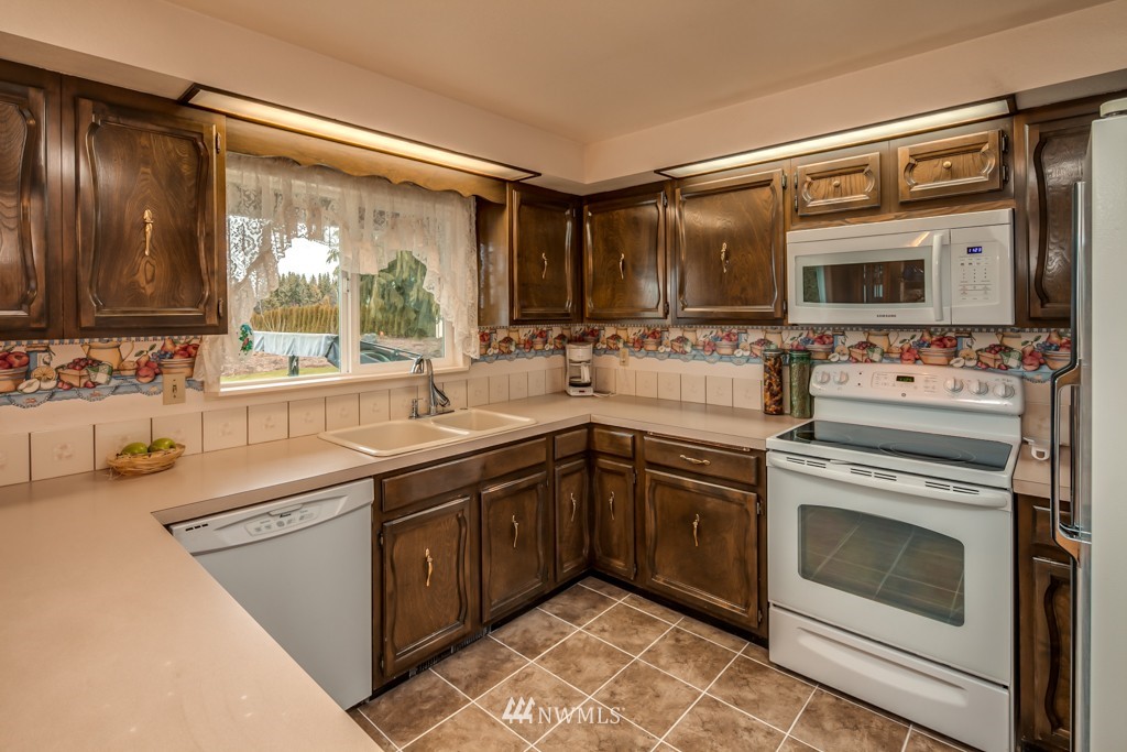1396 Kamm Road Lynden, WA 98264 - Photo 6 of 20 Gallery Image 6