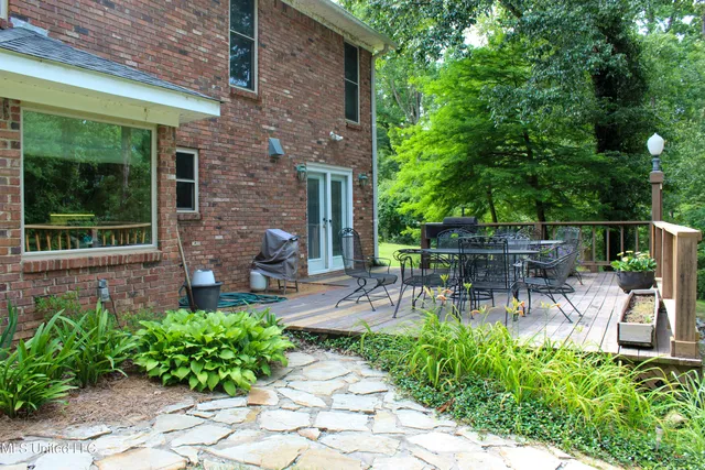 $395,000 | 514 County Road 352, Greenwood, MS 38930