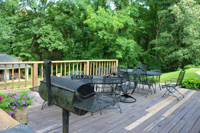 $395,000 | 514 County Road 352, Greenwood, MS 38930