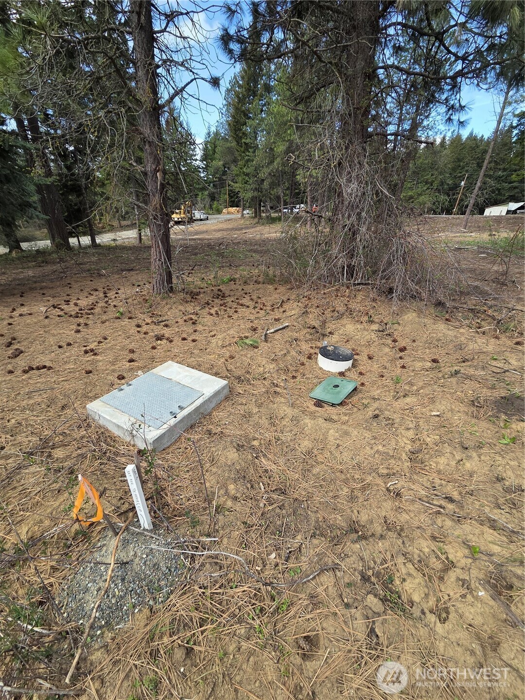 5 Double O Road Ronald, WA 98940 - Photo 4 of 26 a backyard of a house with lots of green space