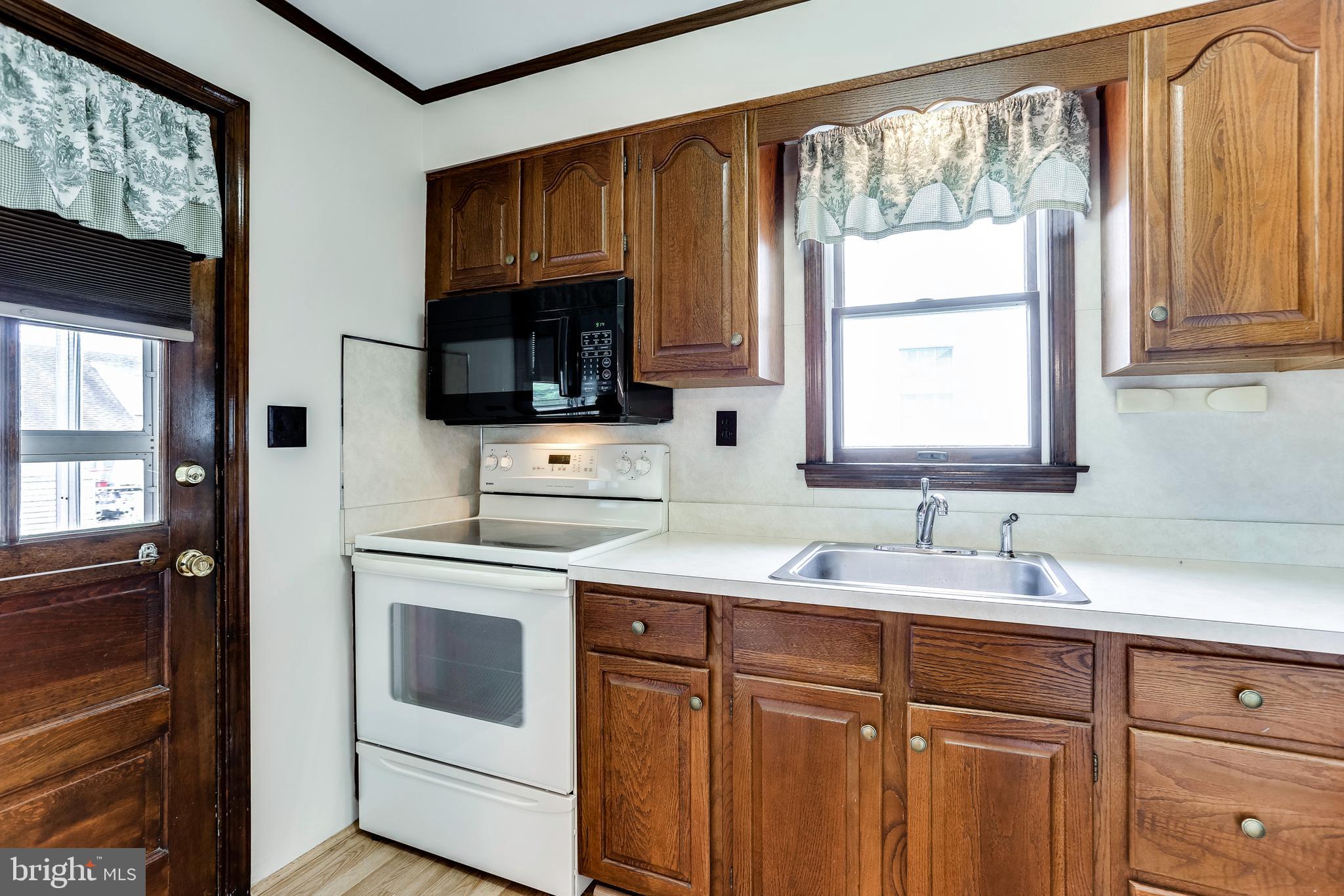 1813 Briarcliff Road Baltimore, MD 21234 - Photo 8 of 29 Kitchen