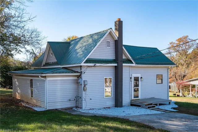 $1,225 | 109 Reeves Lane, Elkin, NC 28621