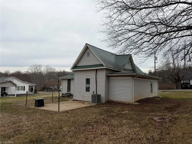 $1,225 | 109 Reeves Lane, Elkin, NC 28621