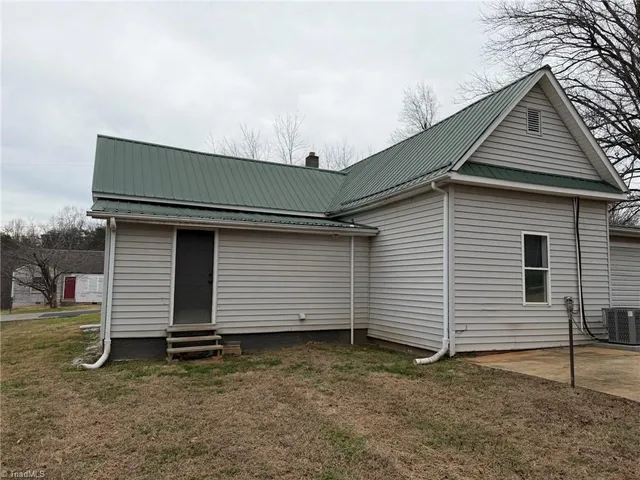 $1,225 | 109 Reeves Lane, Elkin, NC 28621