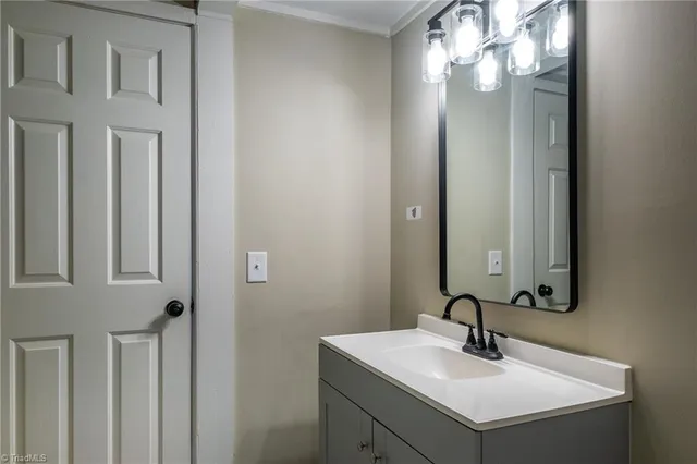 $1,225 | 109 Reeves Lane, Elkin, NC 28621