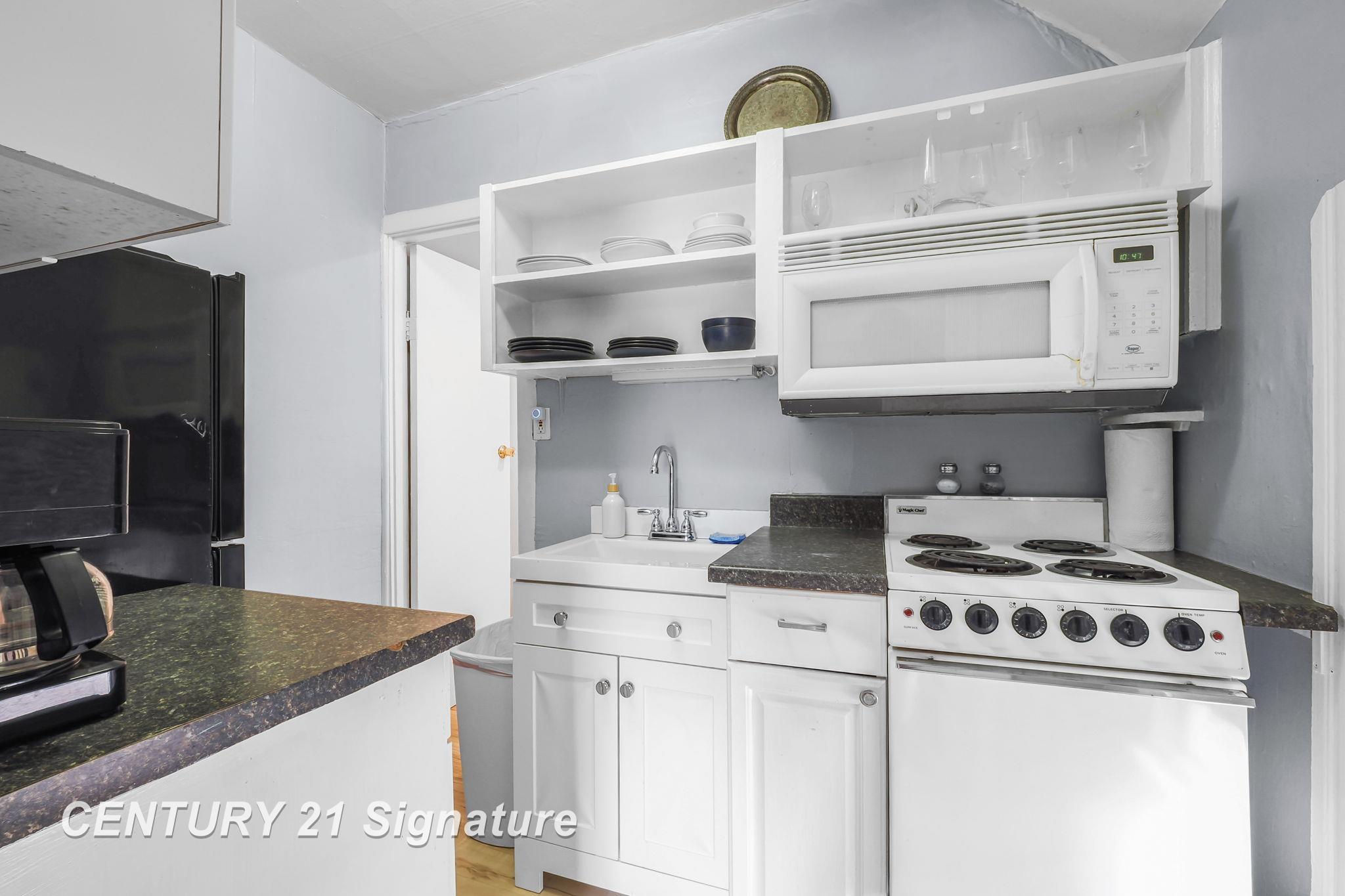 607 West Front Street Traverse City, MI 49684 - Photo 28 of 43