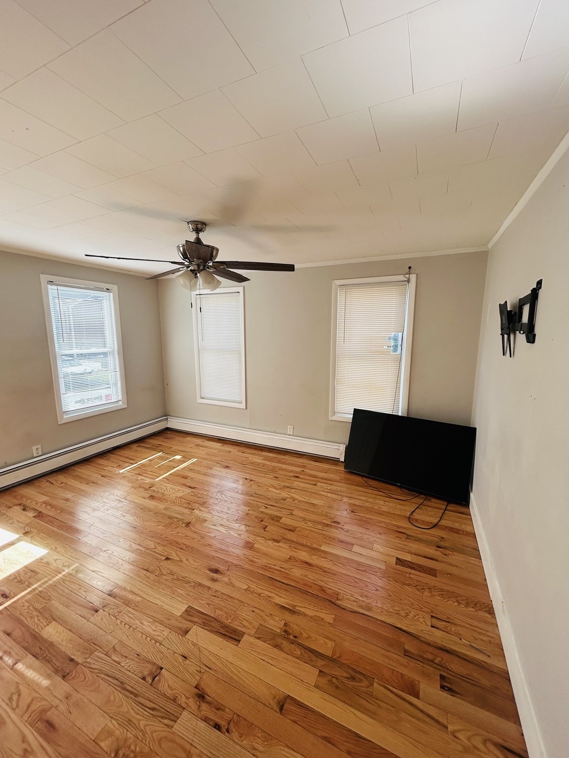 25 Mechanic Street, Unit 1 Webster, MA 01570 - Photo 4 of 11 Gallery Image 4