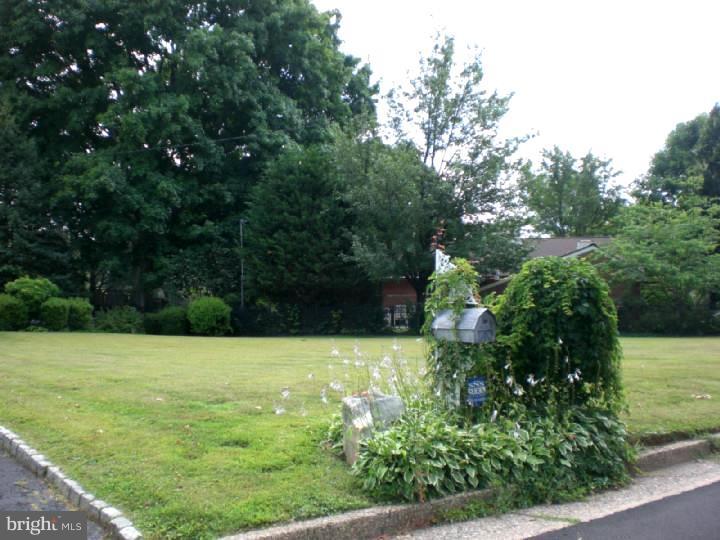 741 Robyn Road Huntingdon Valley, PA 19006 - Photo 3 of 18