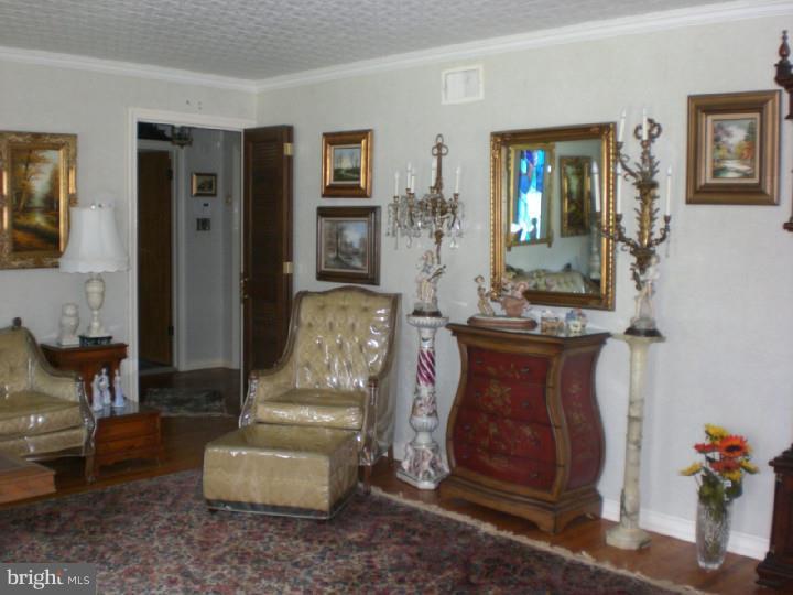 741 Robyn Road Huntingdon Valley, PA 19006 - Photo 9 of 18