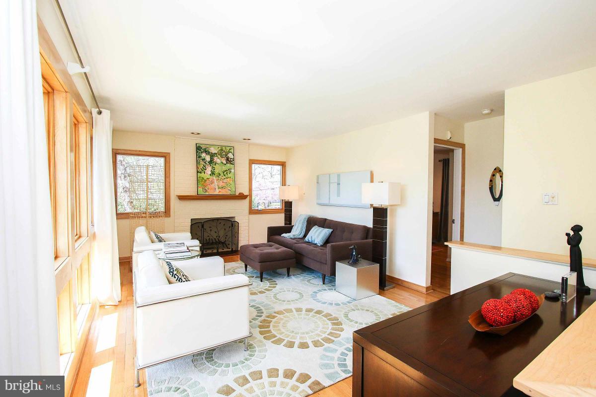 6503 East Halbert Road Bethesda, MD 20817 - Photo 12 of 30 Living Room