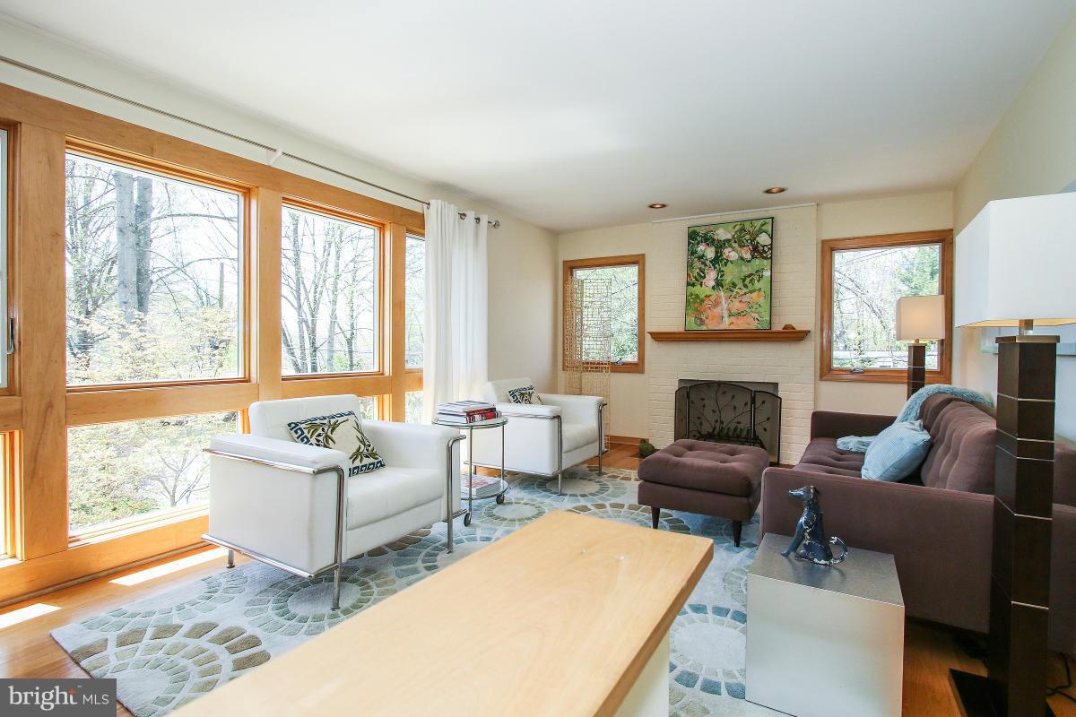 6503 East Halbert Road Bethesda, MD 20817 - Photo 13 of 30 Living Room
