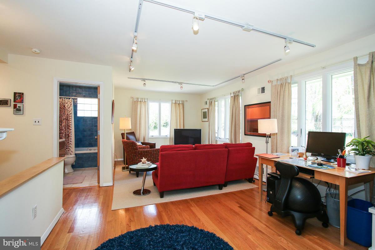 6503 East Halbert Road Bethesda, MD 20817 - Photo 23 of 30 Interior (General)