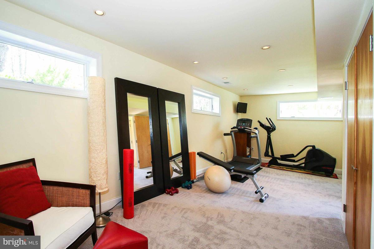 6503 East Halbert Road Bethesda, MD 20817 - Photo 24 of 30 Interior (General)
