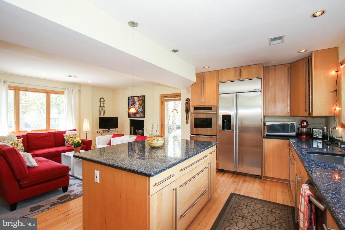 6503 East Halbert Road Bethesda, MD 20817 - Photo 7 of 30 Kitchen