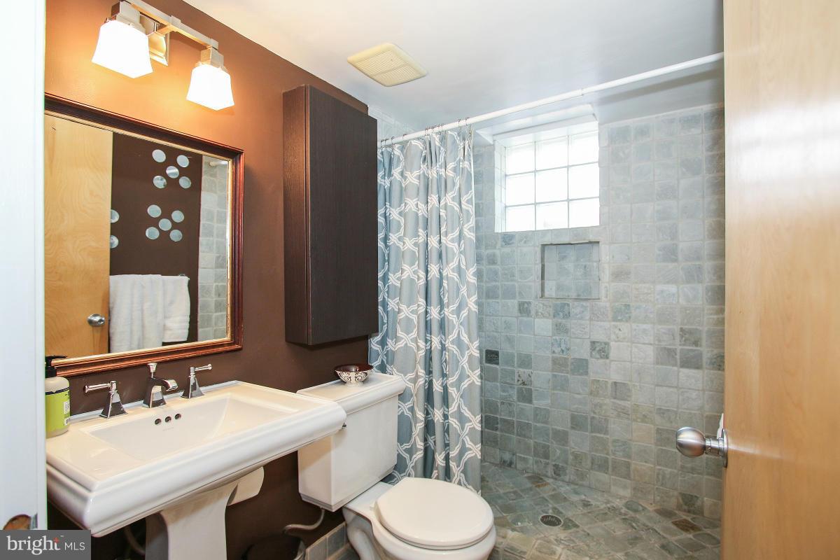 6503 East Halbert Road Bethesda, MD 20817 - Photo 10 of 30 Bath