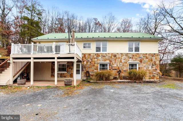 $349,000 | 571 Martinsburg Road, Berkeley Springs, WV 25411