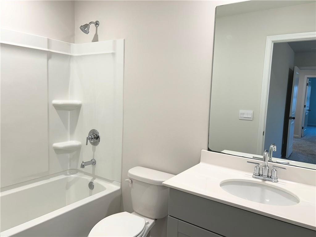 6901 Durham Lane Fairburn, GA 30213 - Photo 20 of 29 a bathroom with a sink toilet and bathtub