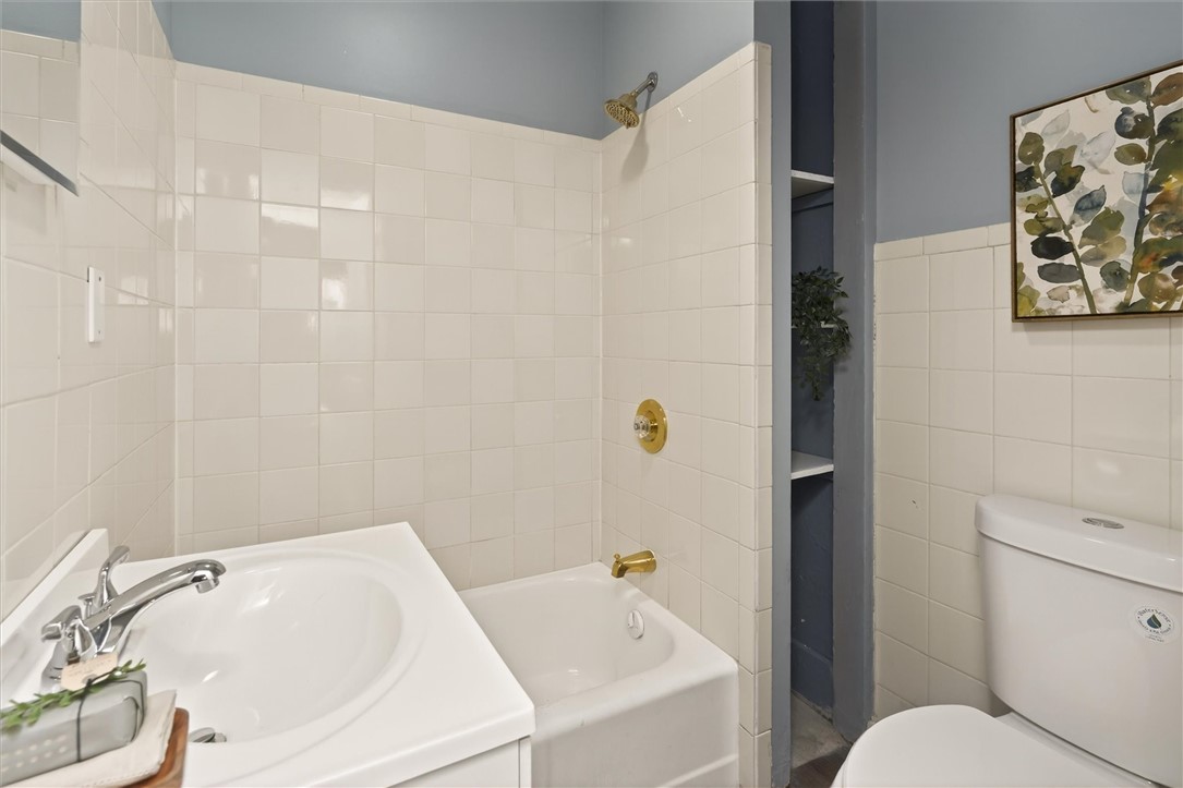 416 Roycroft Drive Rochester, NY 14621 - Photo 18 of 36