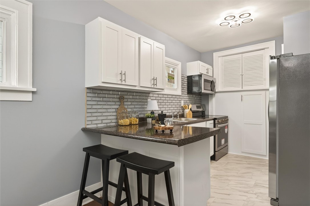 416 Roycroft Drive Rochester, NY 14621 - Photo 9 of 36