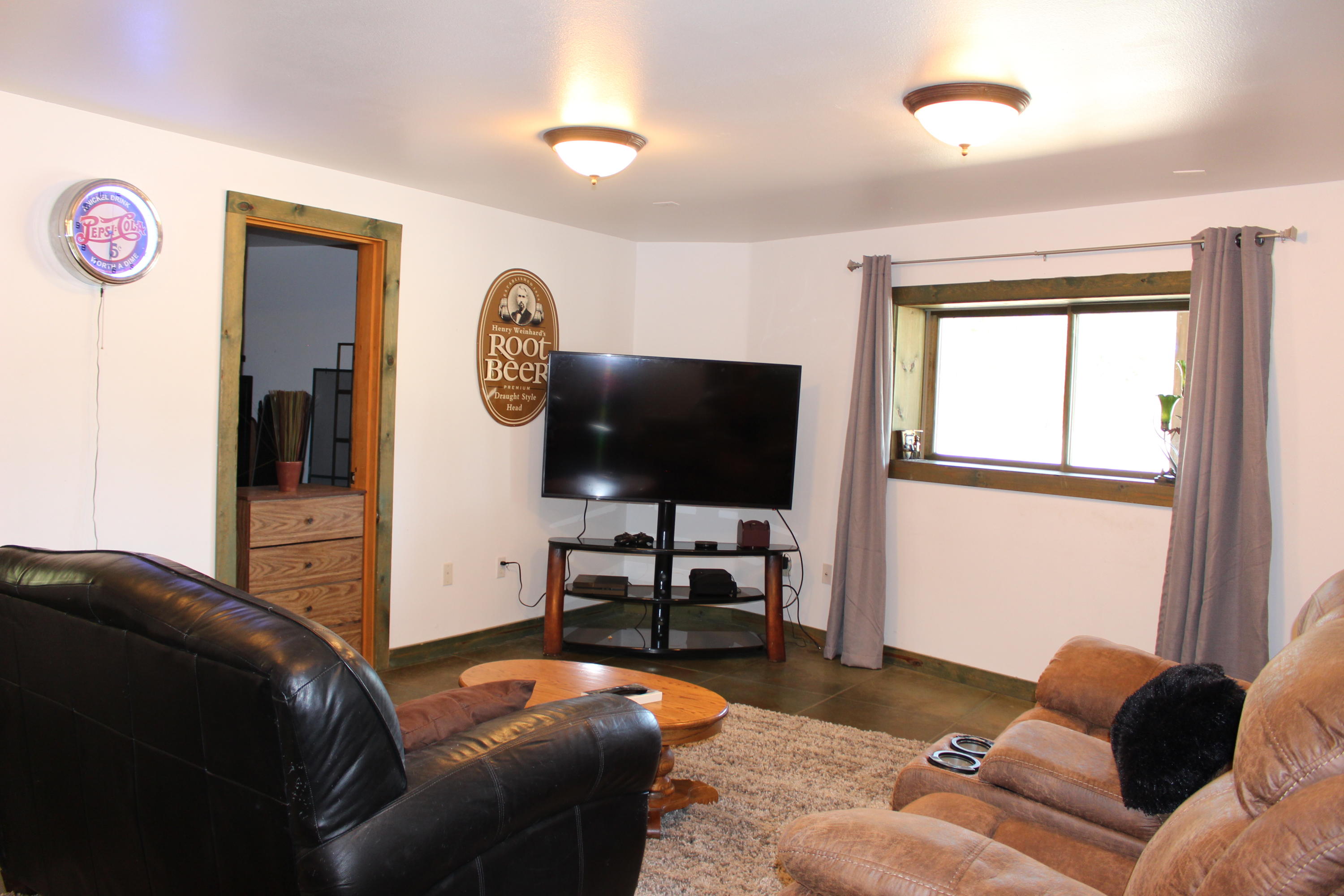 17872 Old Wood Road Bend, OR 97707 - Photo 19 of 28 15. Media Room2