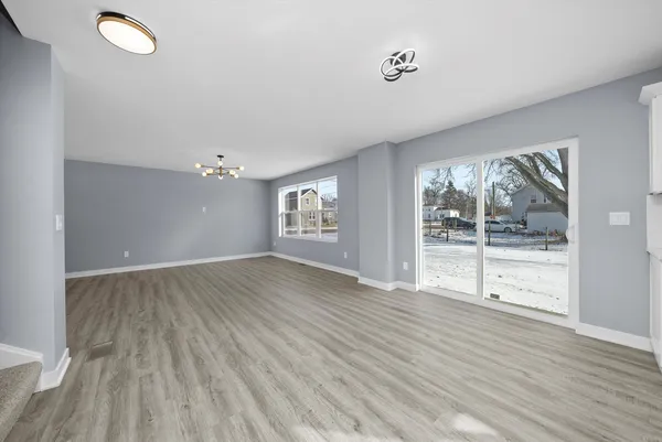 $324,900 | 106 West Thompson Street, Harvard, IL 60033