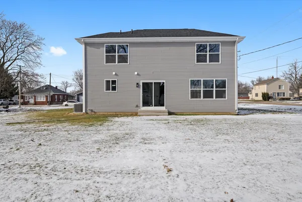 $324,900 | 106 West Thompson Street, Harvard, IL 60033