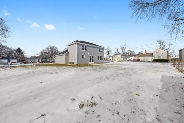 $324,900 | 106 West Thompson Street, Harvard, IL 60033