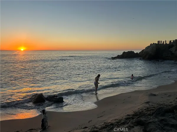 $2,494 | 2127 South Coast Highway, Unit 3, Laguna Beach, CA 92651