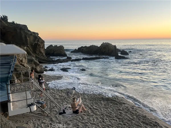 $2,494 | 2127 South Coast Highway, Unit 3, Laguna Beach, CA 92651