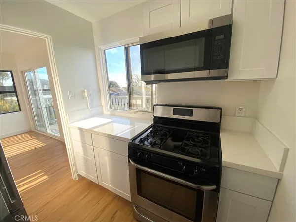 $2,494 | 2127 South Coast Highway, Unit 3, Laguna Beach, CA 92651