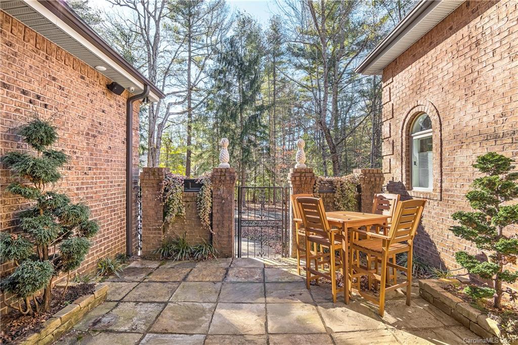 332 Racquet Club Road Asheville, NC 28803 - Photo 31 of 34 Gallery Image 31