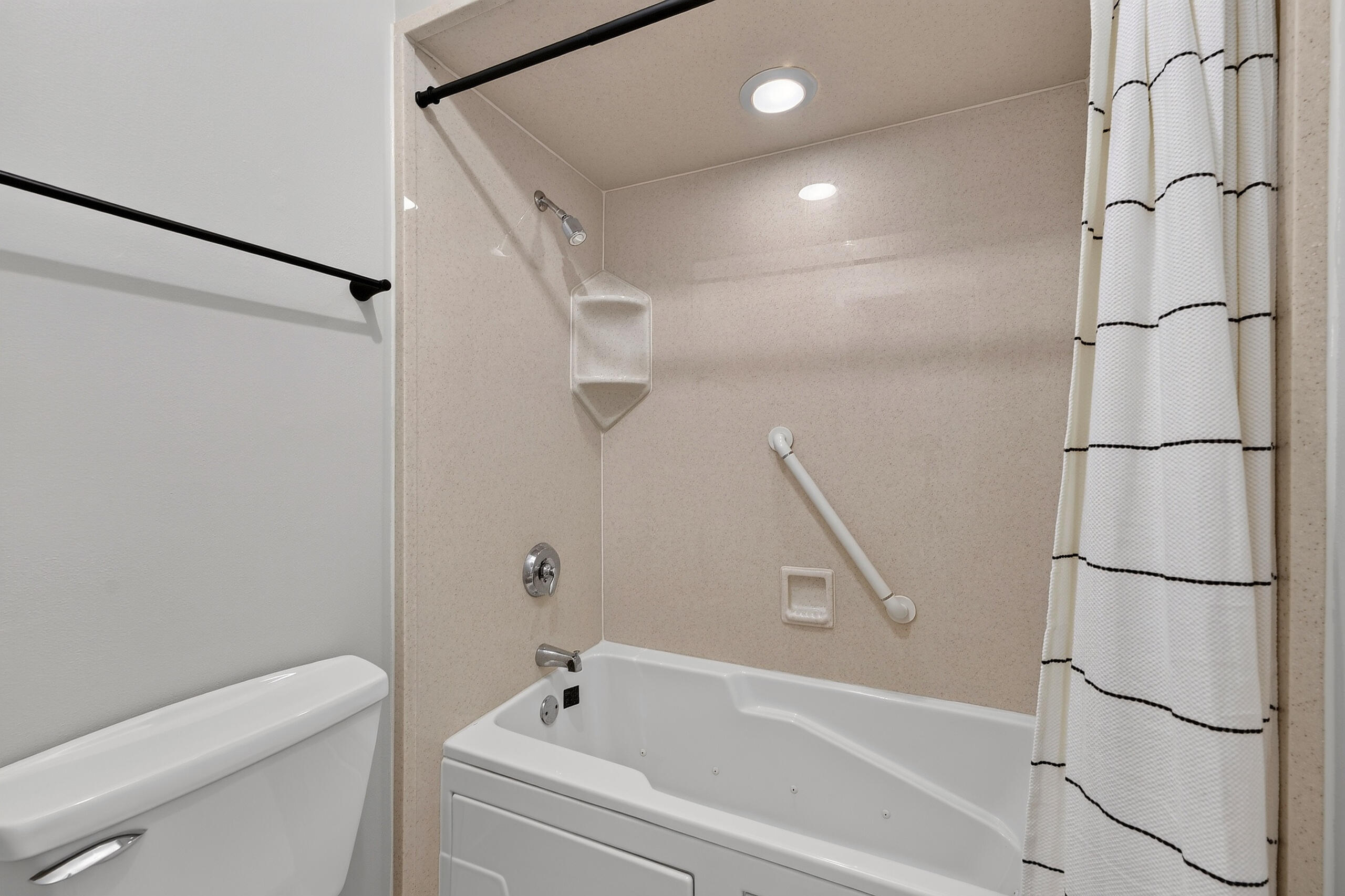 8153 West Holly Road Mequon, WI 53097 - Photo 35 of 42 029_DH100163
