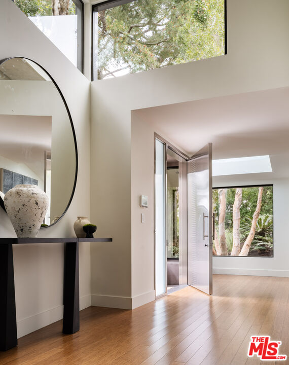 1575 Carla Ridge Beverly Hills, CA 90210 - Photo 4 of 39