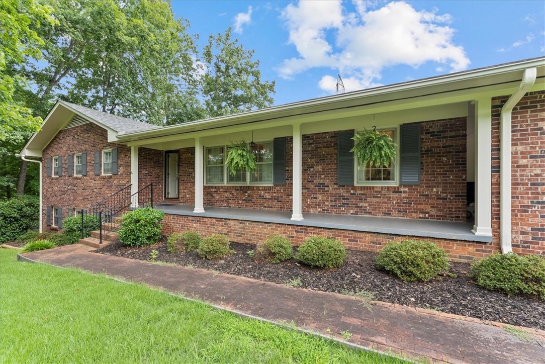 418 State Rd S-37-561 Seneca, SC 29678 - Photo 4 of 30 Gallery Image 4