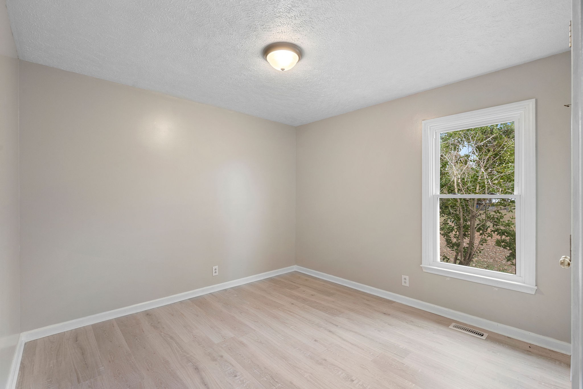 111 Slidell Court Rockvale, TN 37153 - Photo 18 of 27 an empty room with a window