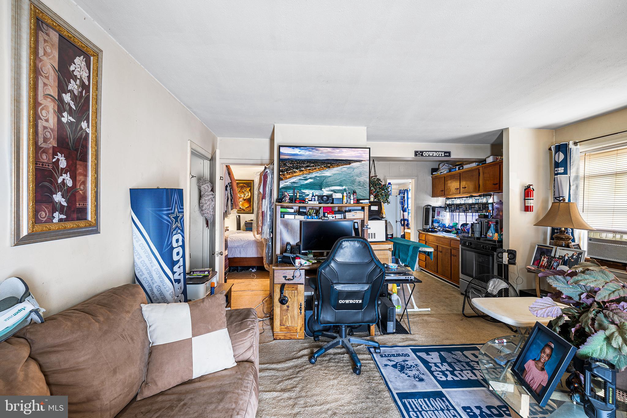 5100 Hillwell Road Baltimore, MD 21229 - Photo 4 of 19 Gallery Image 4