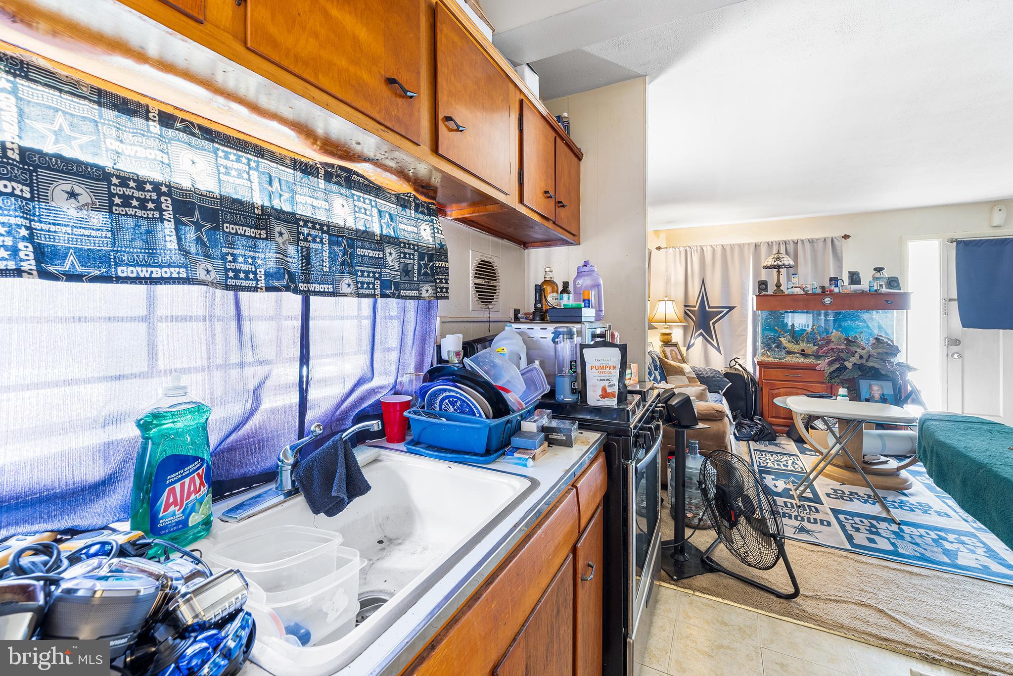 5100 Hillwell Road Baltimore, MD 21229 - Photo 7 of 19 Gallery Image 7