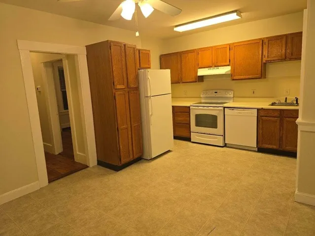 $2,200 | 7 Spruce Street, Unit 2, Clinton, MA 01510