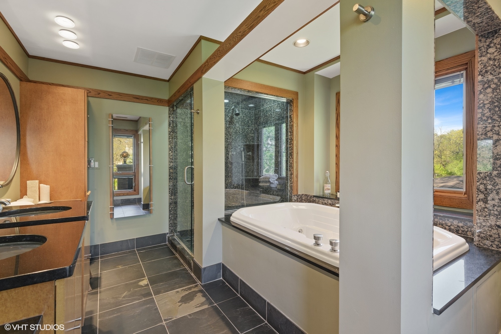937 Keystone Avenue River Forest, IL 60305 - Photo 18 of 32 a bathroom with a bathtub and a sink