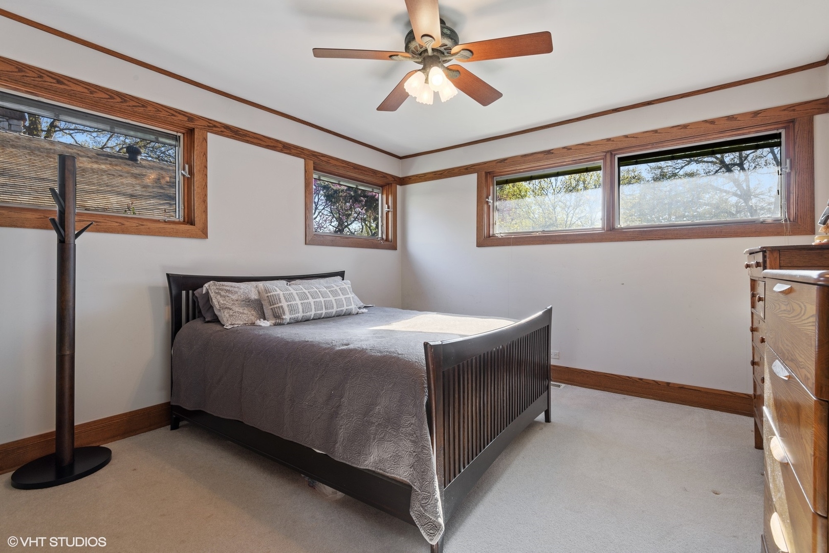 937 Keystone Avenue River Forest, IL 60305 - Photo 23 of 32 a bedroom with a bed and painting on the wall