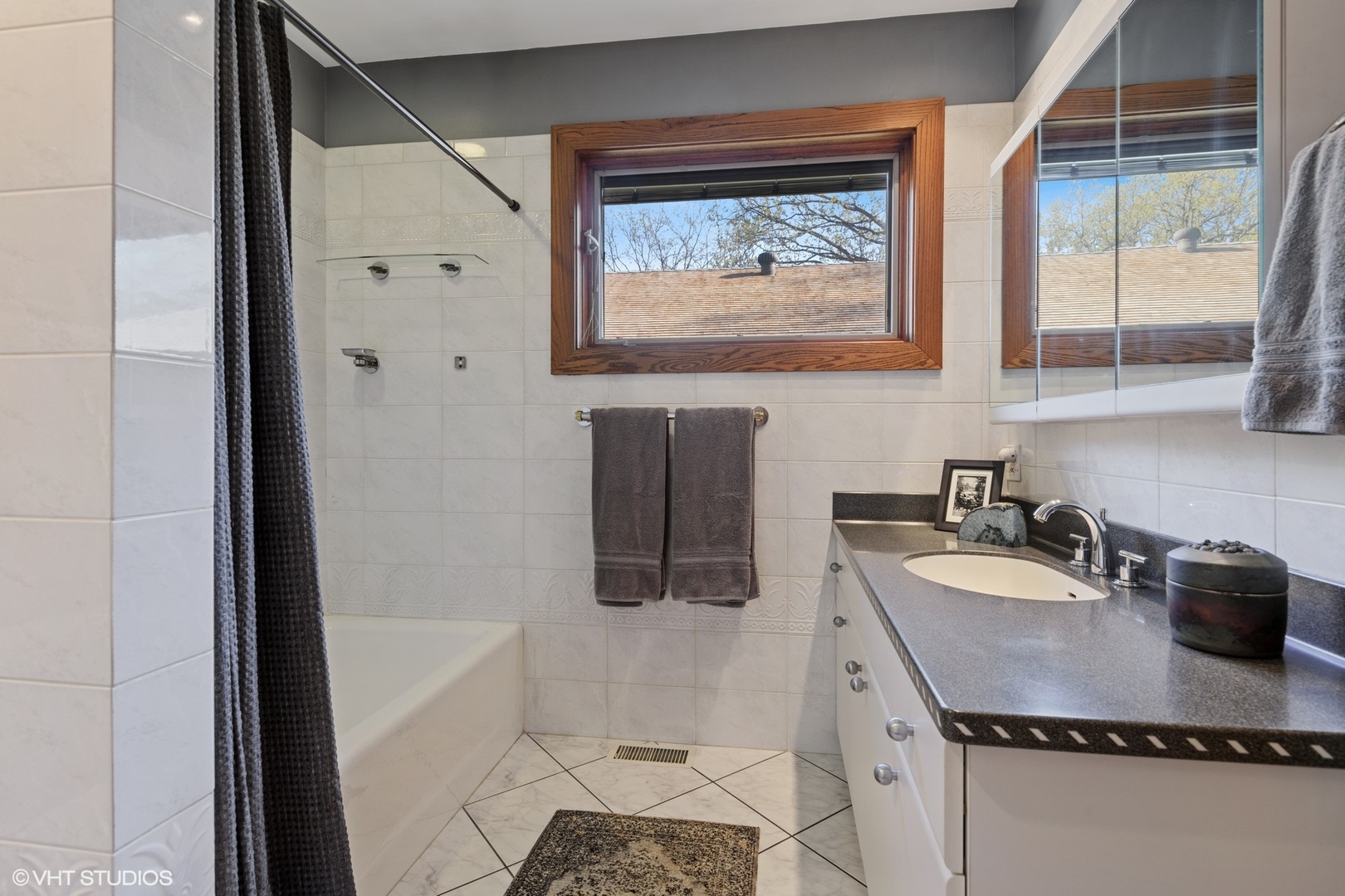 937 Keystone Avenue River Forest, IL 60305 - Photo 24 of 32 a bathroom with a sink a mirror and bathtub
