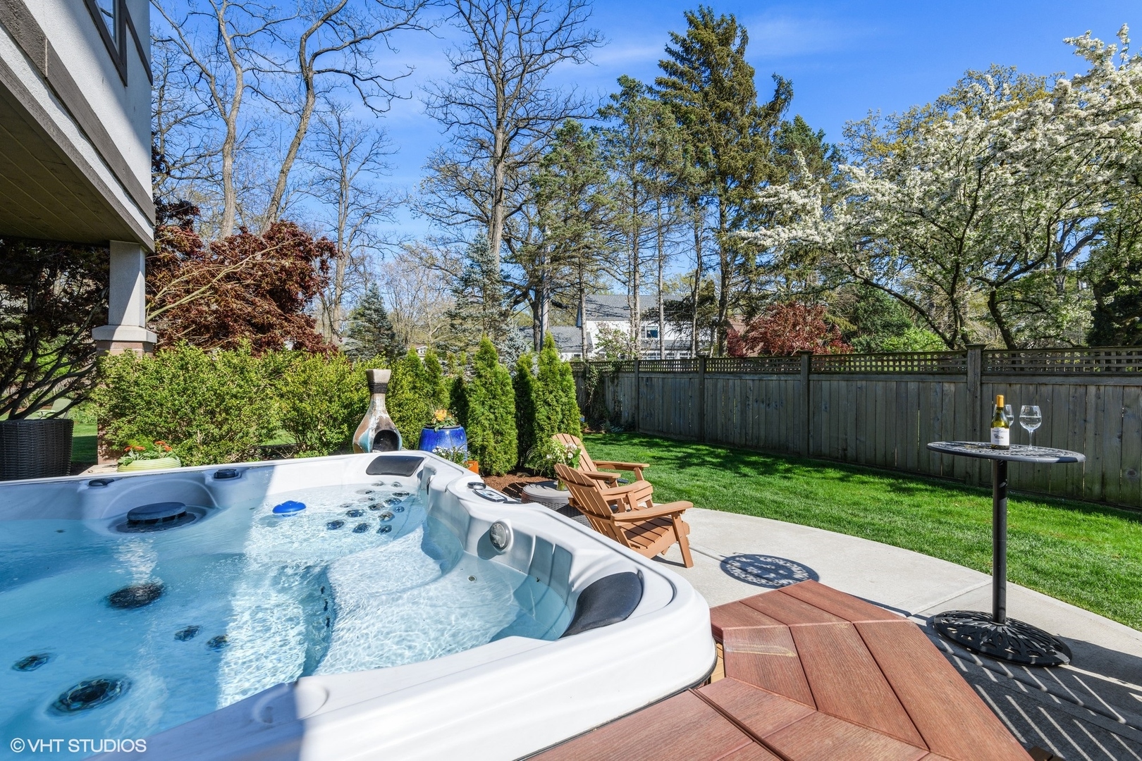 937 Keystone Avenue River Forest, IL 60305 - Photo 26 of 32 a view of backyard with a table and chairs