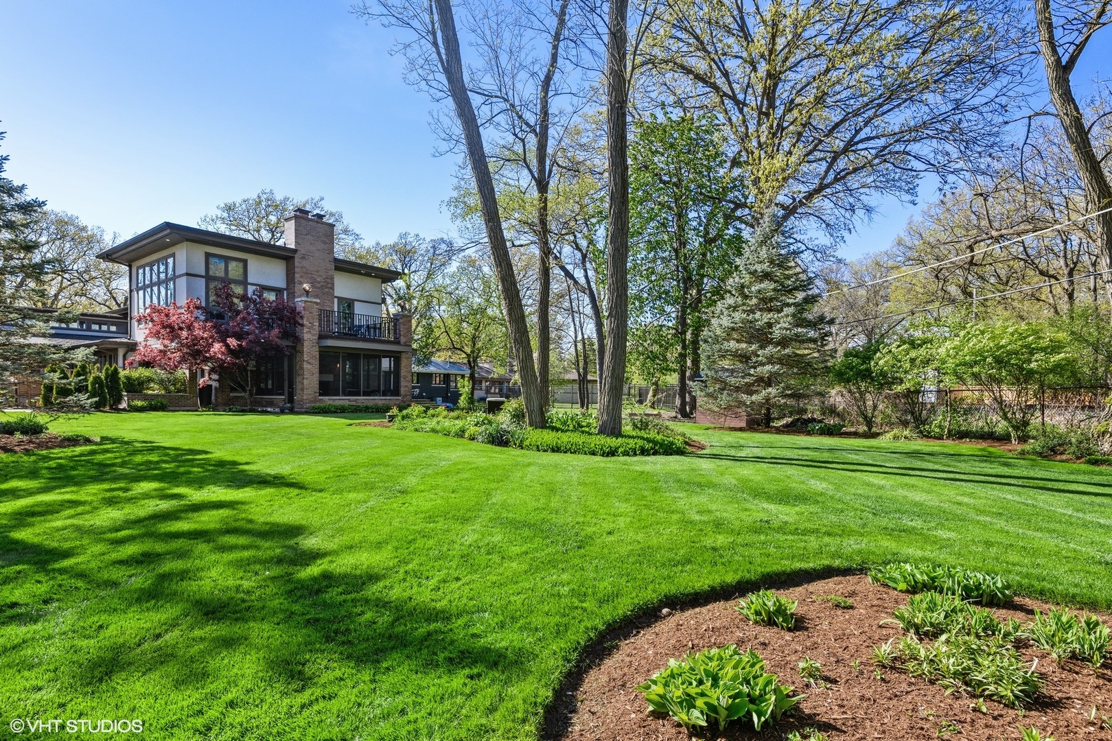 937 Keystone Avenue River Forest, IL 60305 - Photo 29 of 32 a backyard of a house with lots of green space