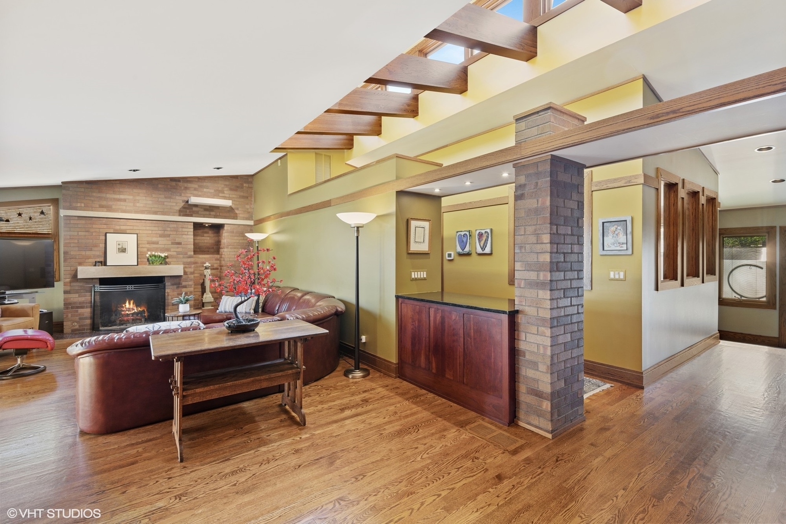 937 Keystone Avenue River Forest, IL 60305 - Photo 4 of 32 a living room with furniture and a wooden floor