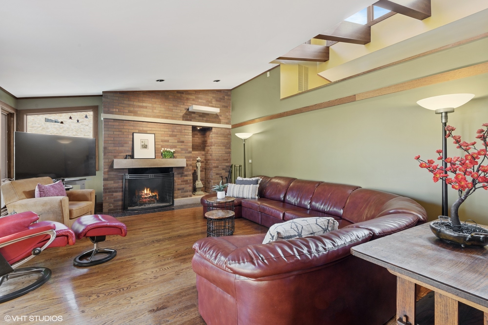 937 Keystone Avenue River Forest, IL 60305 - Photo 5 of 32 a living room with furniture and a fireplace