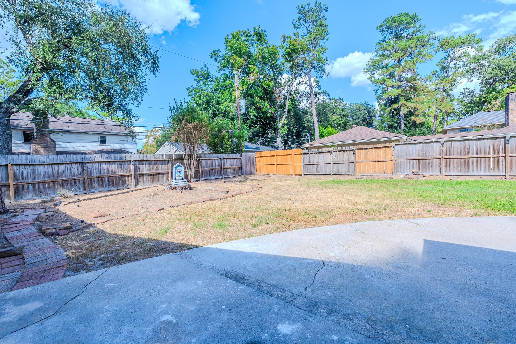 5938 Theall Road Houston, TX 77066 - Photo 33 of 35 a view of a swimming pool with an outdoor seating