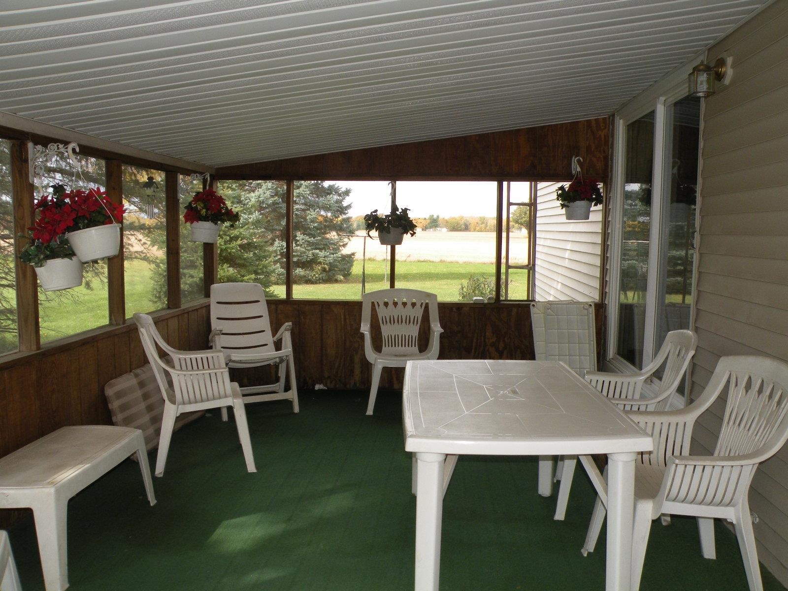 1801 Copas Road Owosso, MI 48867 - Photo 8 of 20 Screened Porch