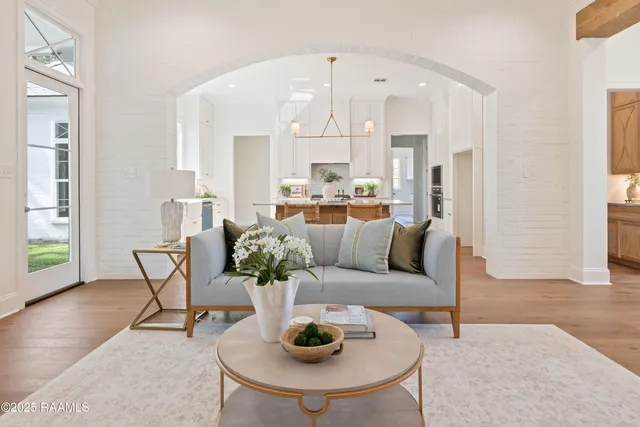 $899,900 | 111 Leaning Oak Drive, Lafayette, LA 70508