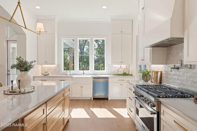 $899,900 | 111 Leaning Oak Drive, Lafayette, LA 70508