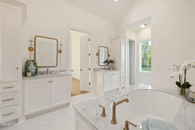 $899,900 | 111 Leaning Oak Drive, Lafayette, LA 70508